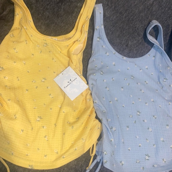 Tops - Picture 2 of 5